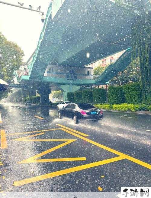 雨天外回り，如何快速应对突发天气变化？